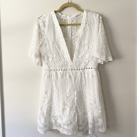 Deep V Neck White Lace Romper Size Large - Picture 3 of 10